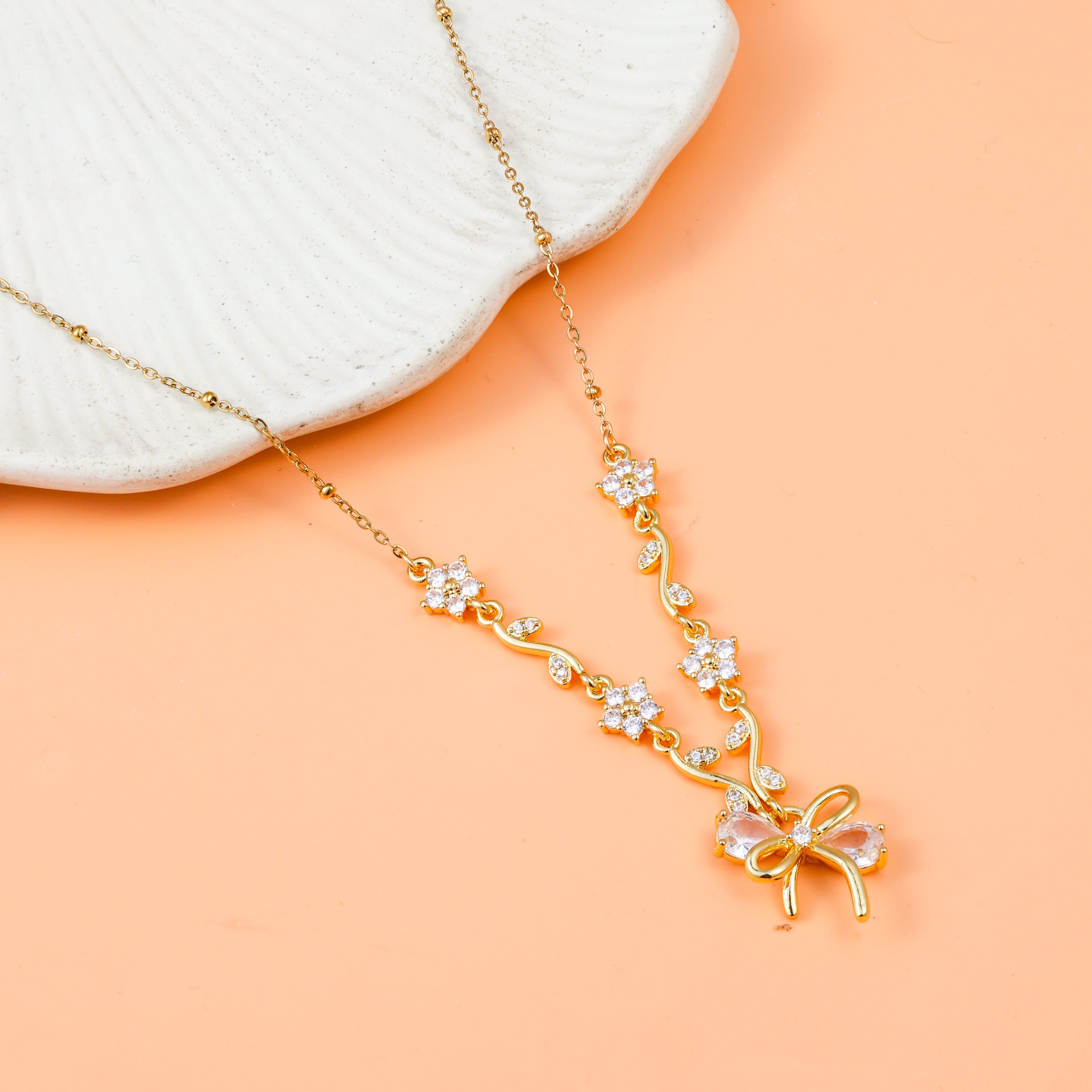 Shwet Pushpanjali Floral Vine Necklace