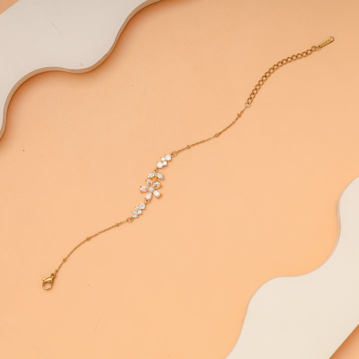 Shwet Pushp White Blossom Bracelet