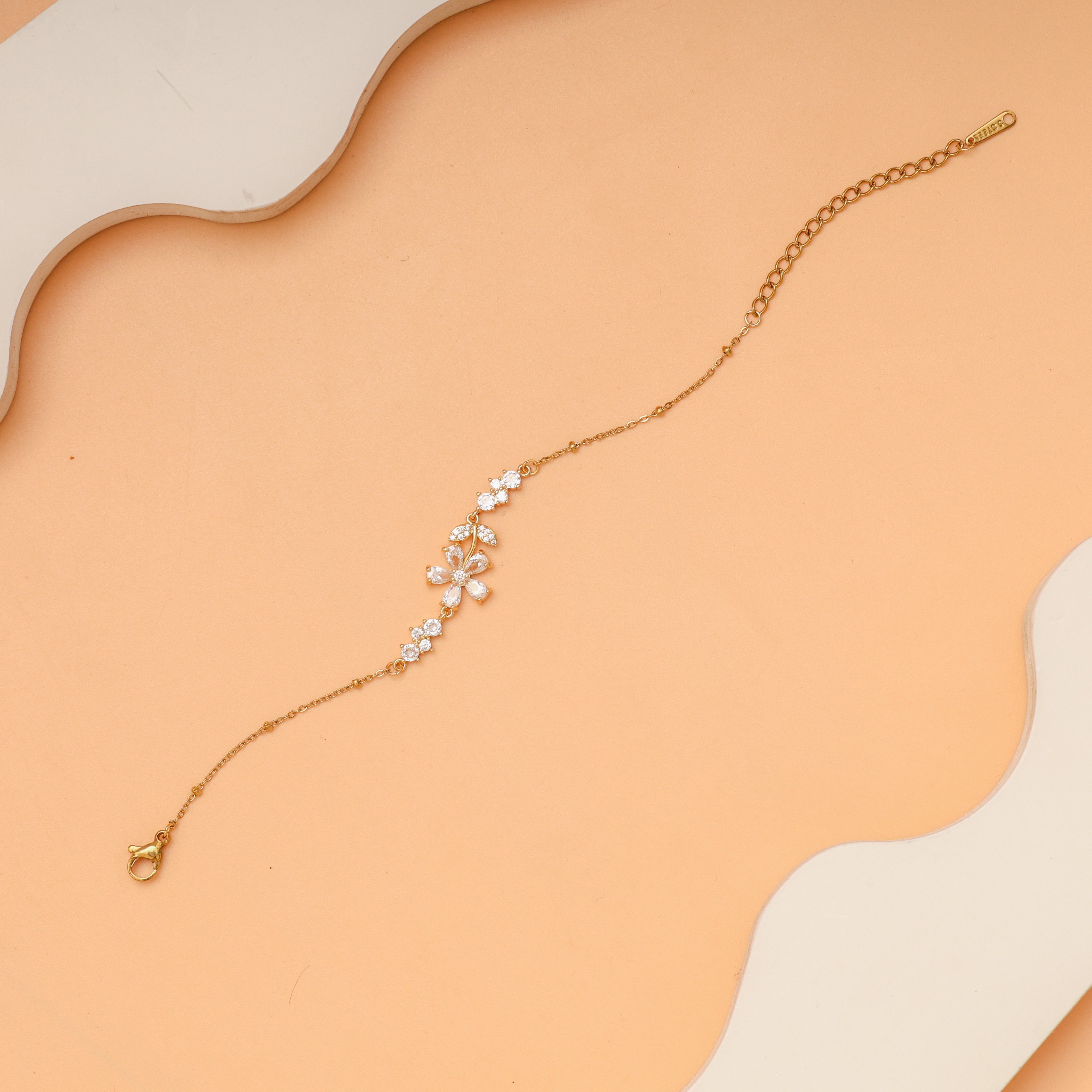 Shwet Pushp White Blossom Bracelet