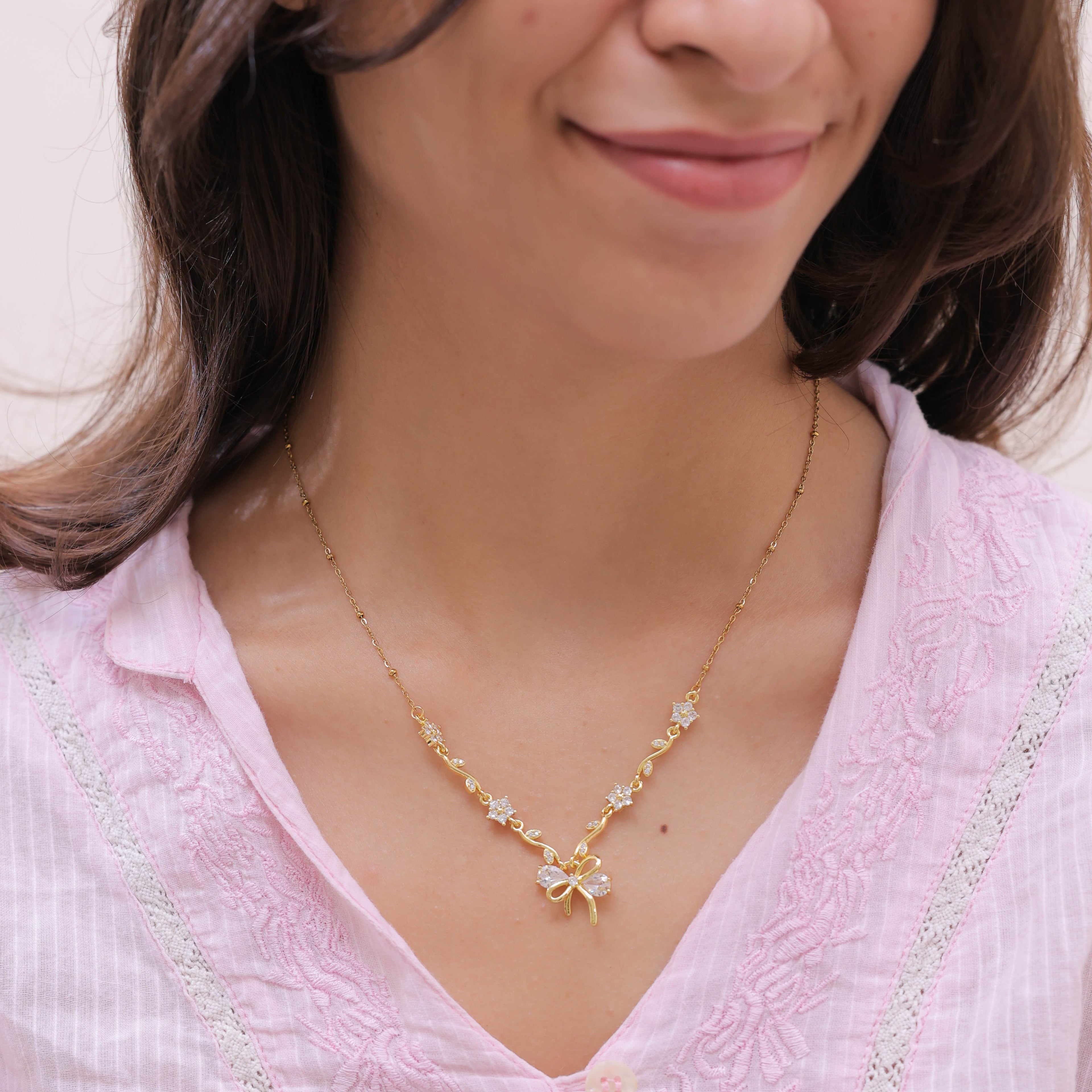 Shwet Pushpanjali Floral Vine Necklace