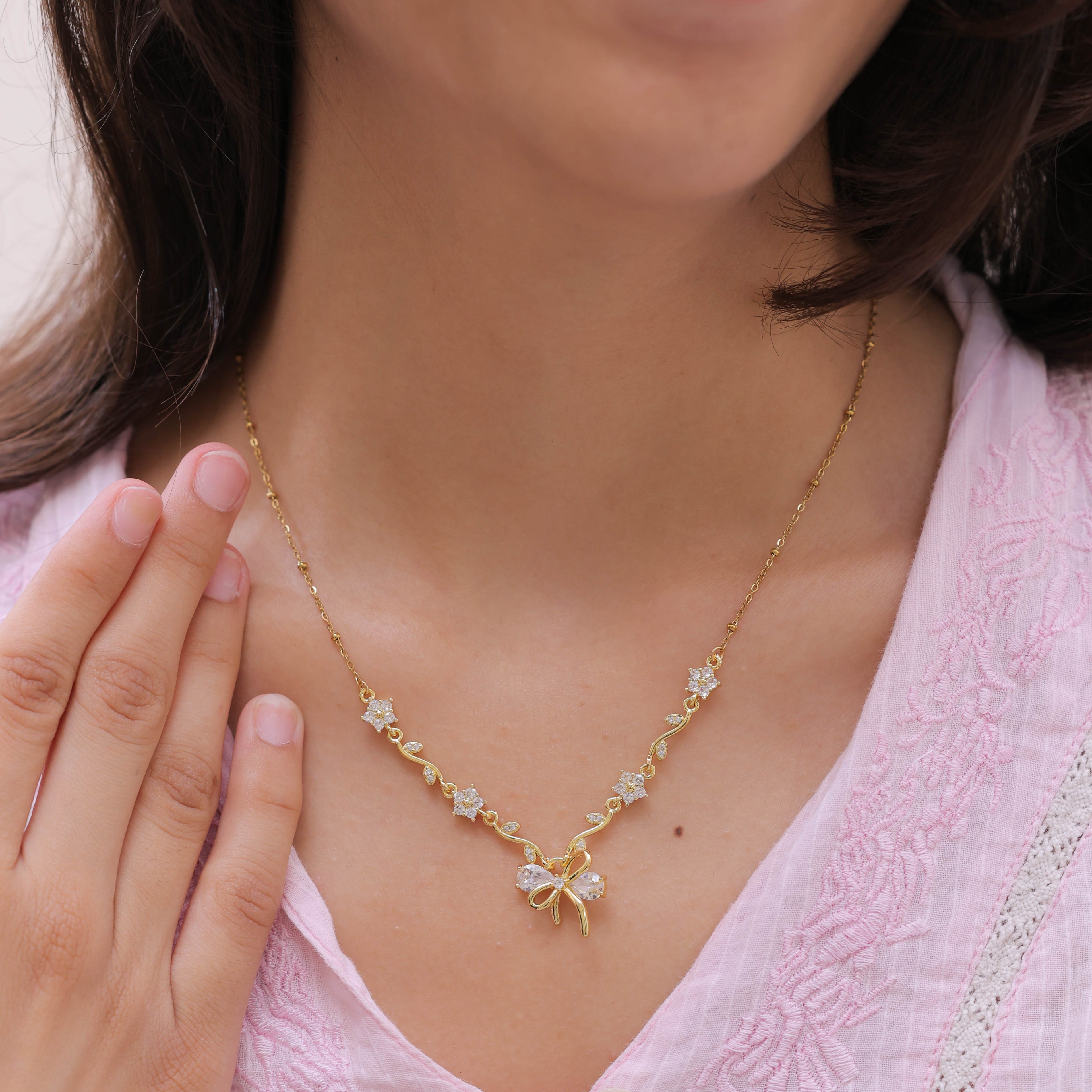 Shwet Pushpanjali Floral Vine Necklace