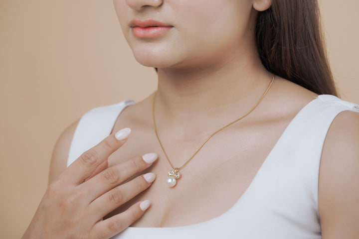 Crystal Bow Pearl Necklace