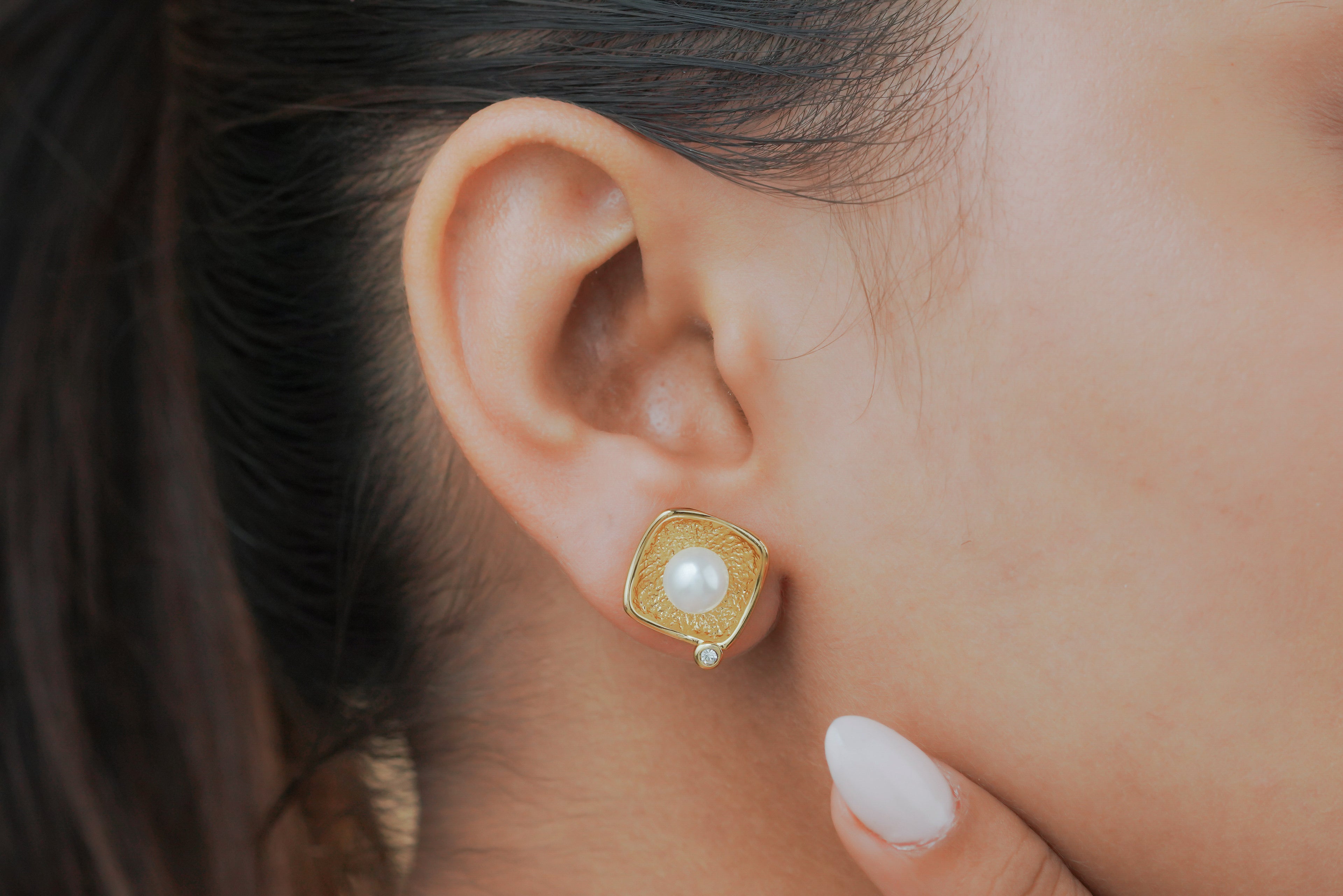 Textured Pearl Square Stud Earrings