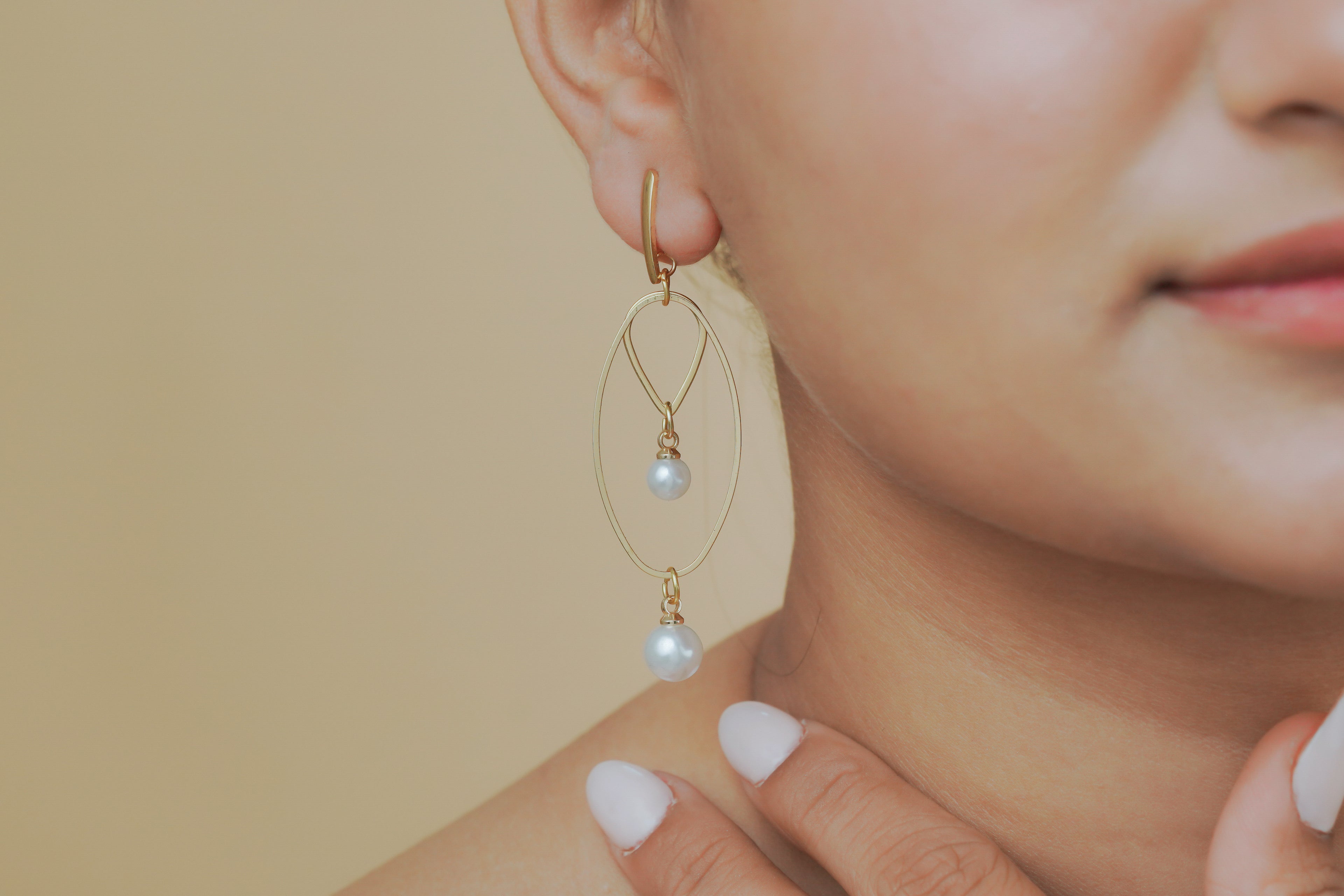 Oval Frame Double Pearl Drop Earrings