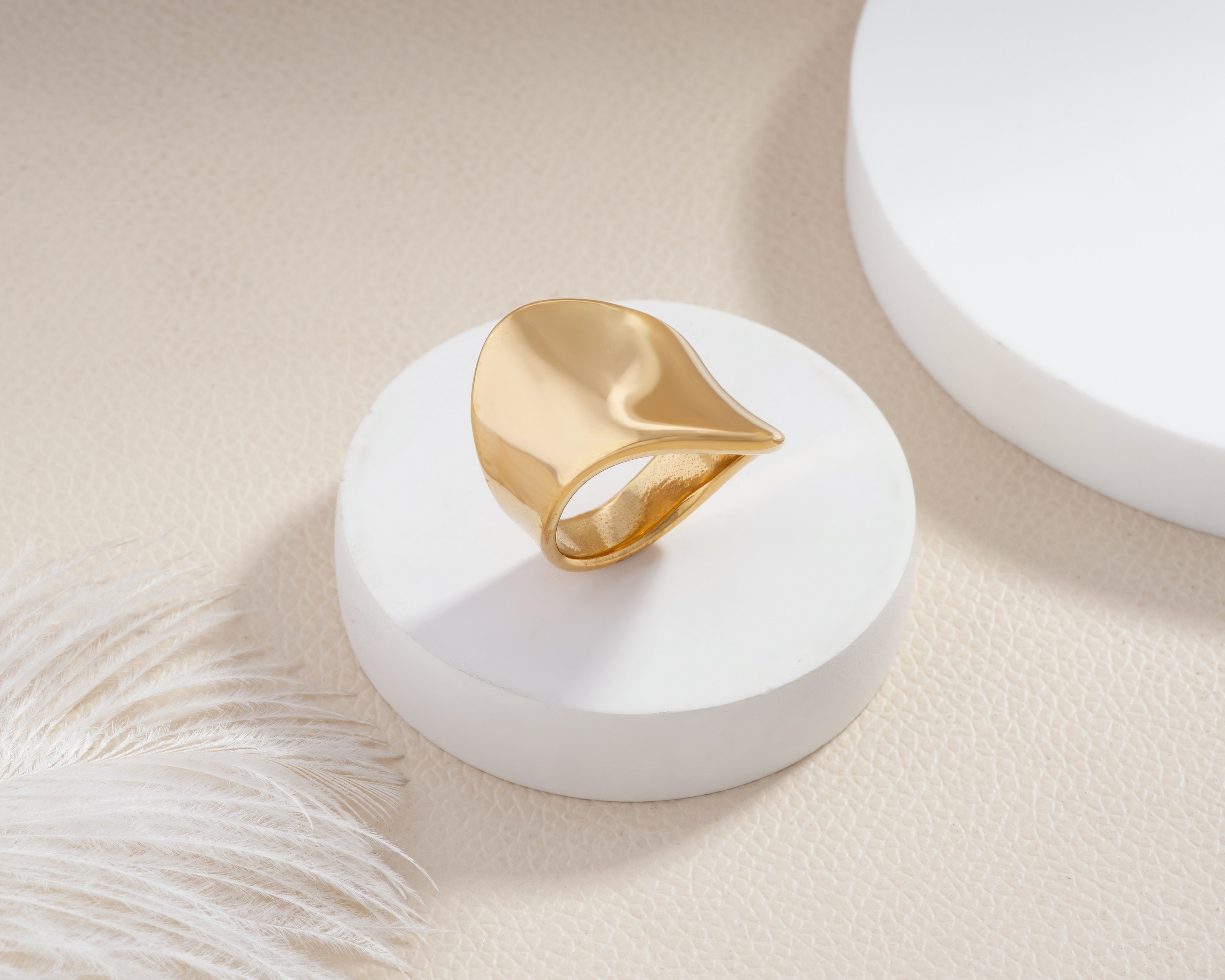 Wide Leaf Signet Ring
